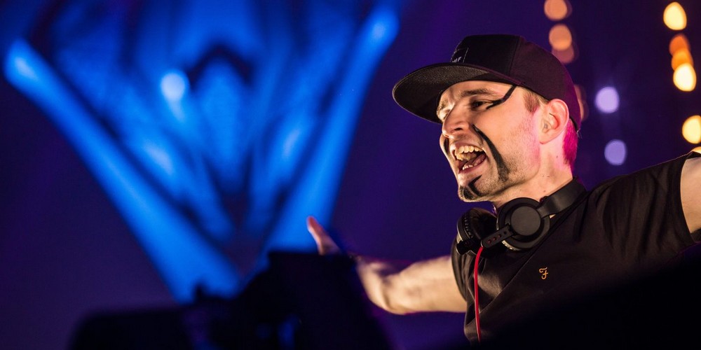 Phuture Noize - Edge Of Glory